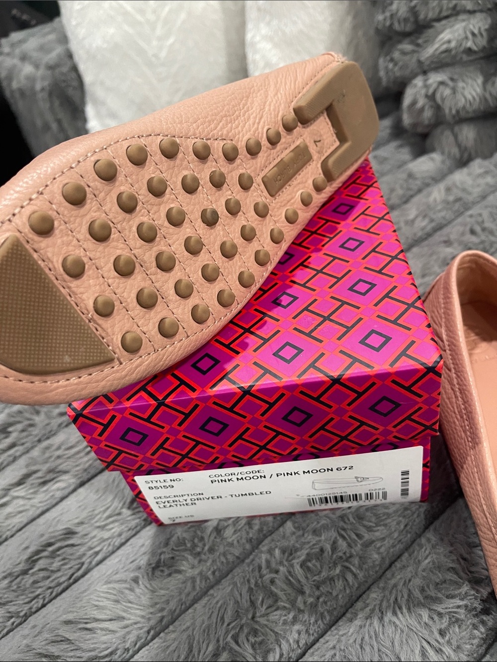 Tory Burch Blush Pink Pebbled Leather Logo Driving Moccasins - Picture 6 of 6